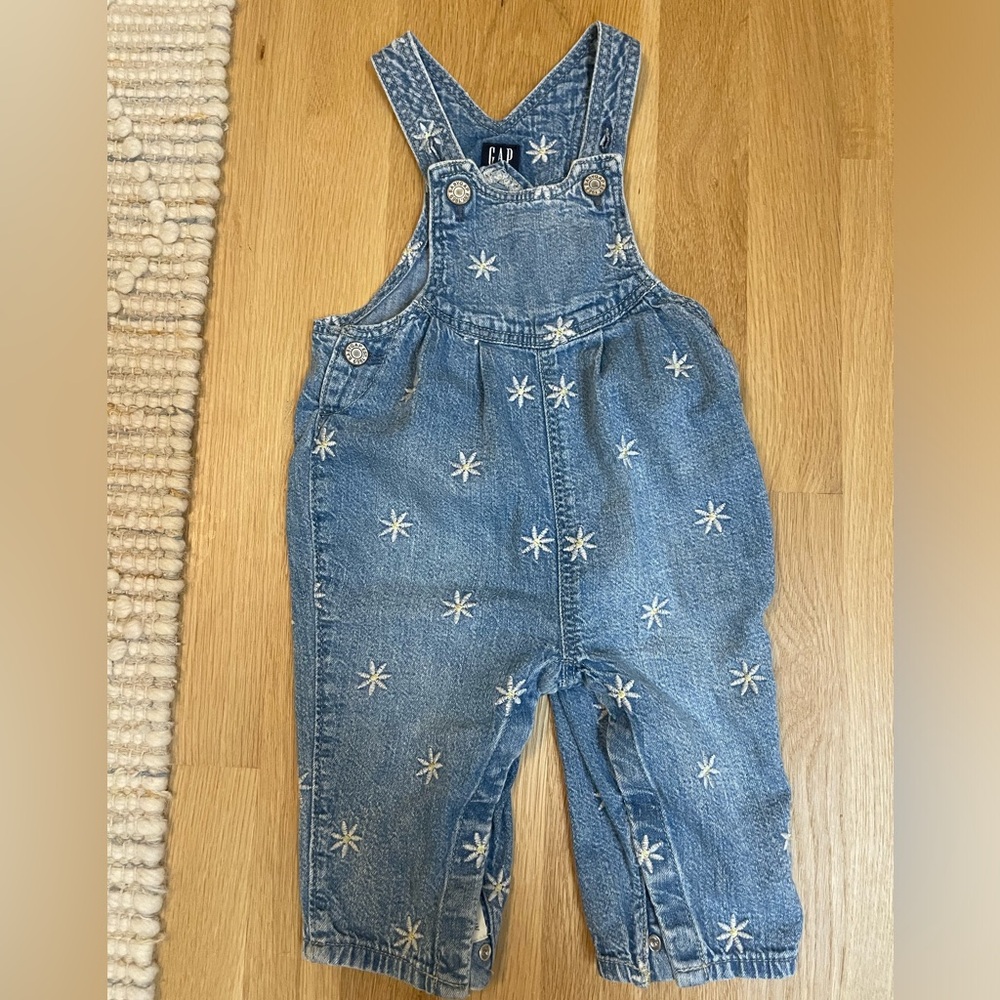 Gap embroidered baby overalls 6-12mos